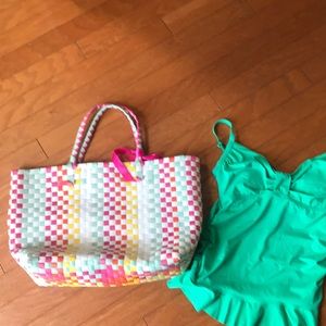 New w/o tags lands end swimtop with underwire.